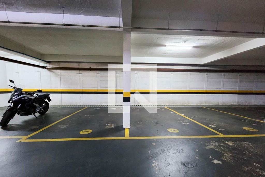 Duas vagas de garagem paralelas